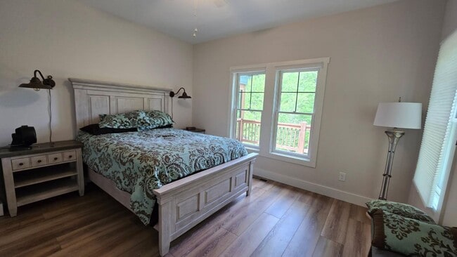 Building Photo - Modern 3BR/2BA Home in Prestigious Neighbo...