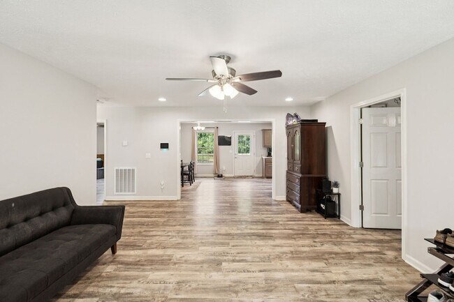Foto del edificio - 372 Summitville Rd