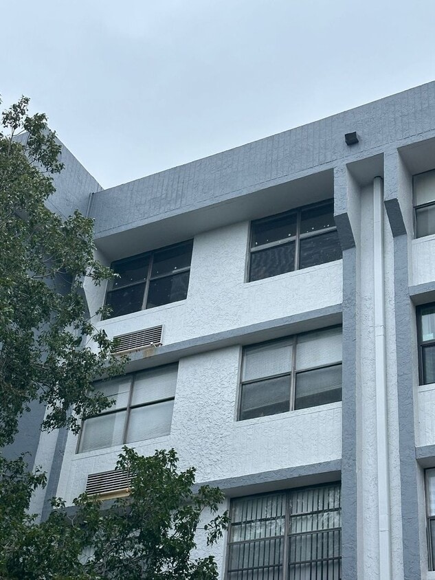 Foto del edificio - 2701 Riverside Dr