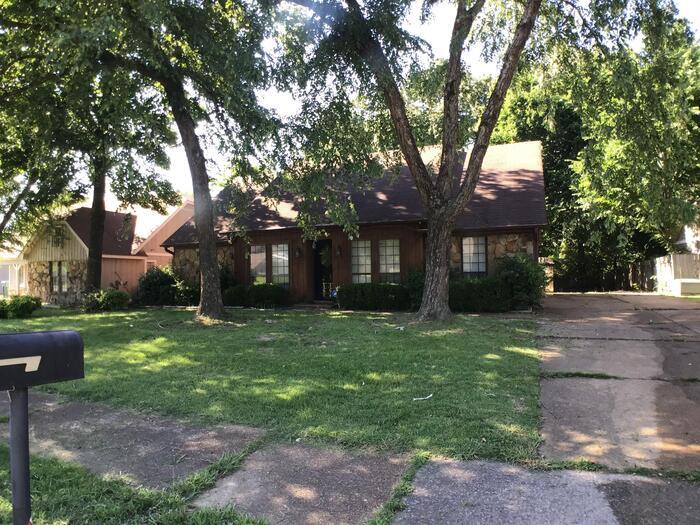 Primary Photo - 6038 Rosewind Cir W