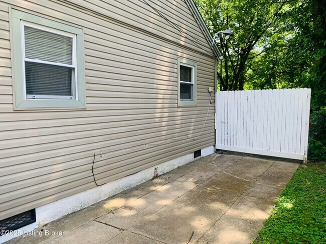 Building Photo - 219 N 37th St