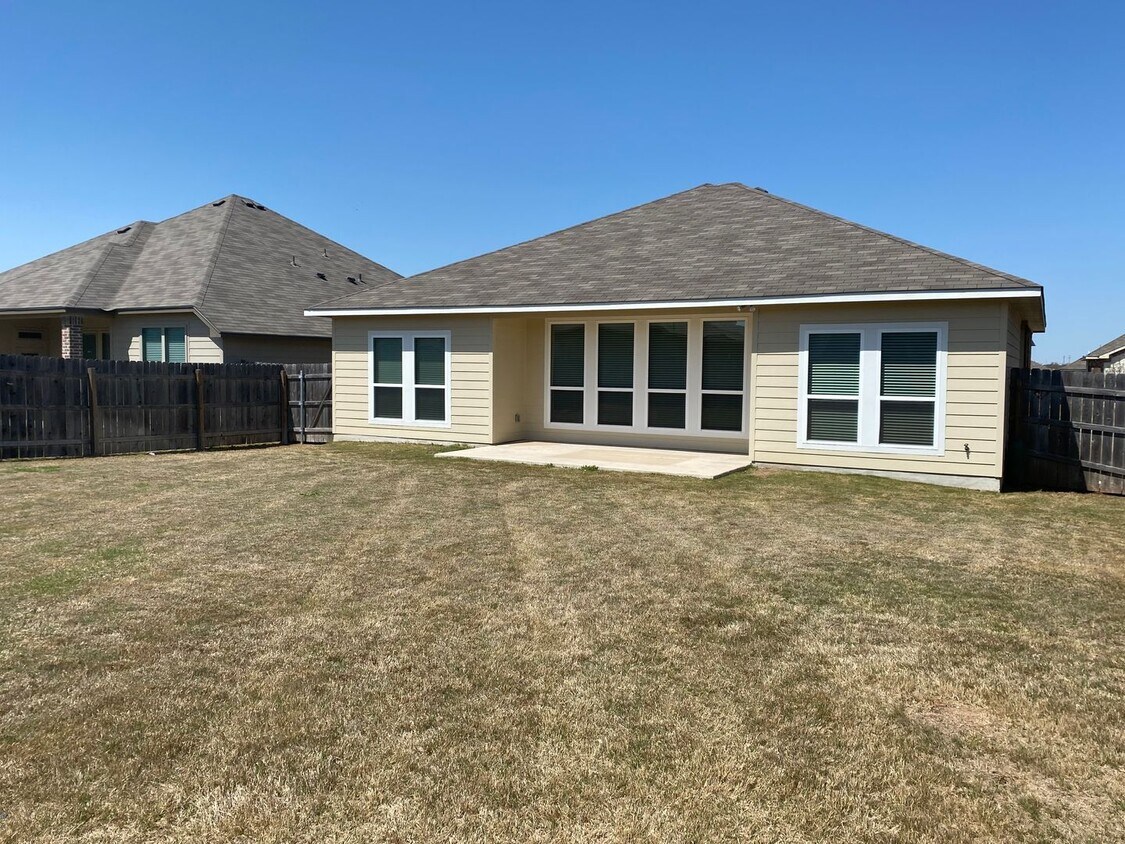 Building Photo - Charming 3 Bedroom Home in Wyndham Neighbo...