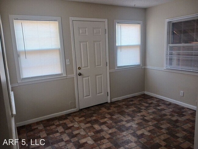 Building Photo - 2 br, 1 bath House - 1901 S Willow Avenue