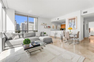 Building Photo - 1060 Brickell Ave
