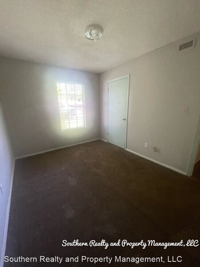 Building Photo - 3 br, 2 bath House - 5252 Levenson Road