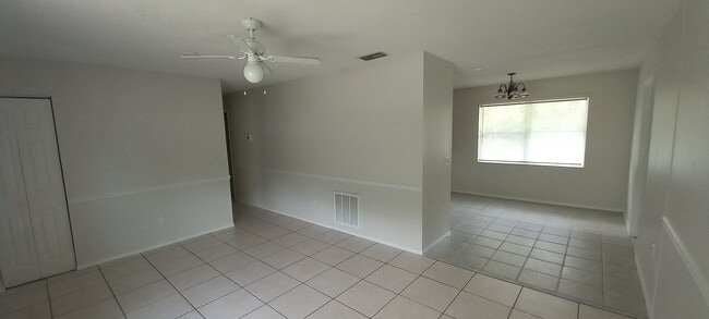 Building Photo - 541 W Fern Dr