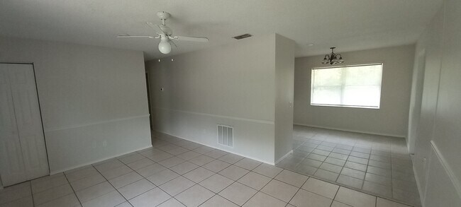 Foto del edificio - 541 W Fern Dr