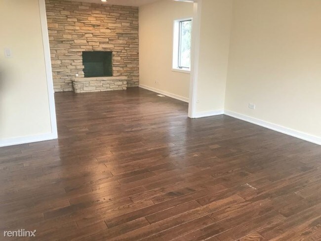 Building Photo - 3 br, 2.5 bath Townhome - 242 North Street