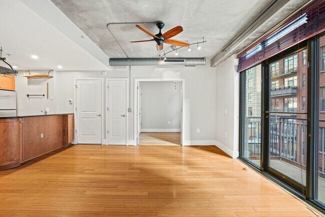 Foto del edificio - Logan Circle Loft with Garage Parking!