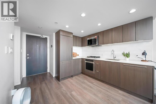 Building Photo - 8189 Cambie St.