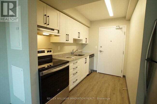Photo du bâtiment - 595-595 Strasburg Rd