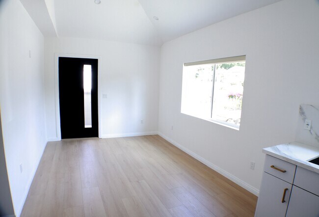 Building Photo - 13127 Azores Ave