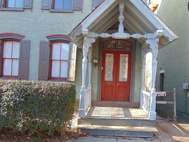 Building Photo - 6 Grand St