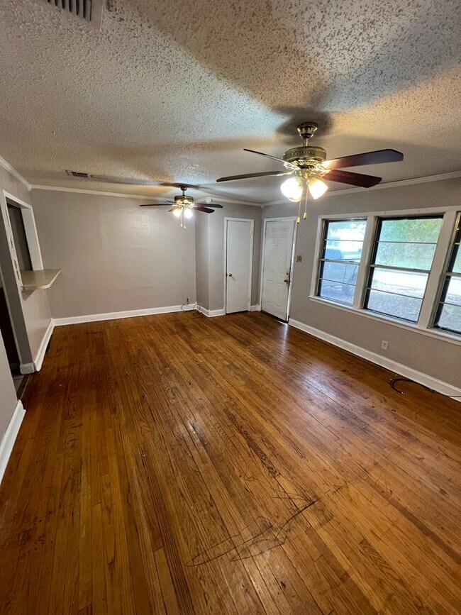 Foto del edificio - Bossier City! 3 bedroom with large extra b...