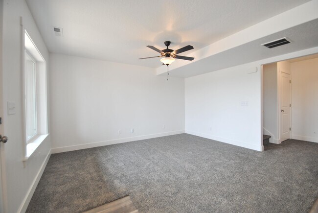 Building Photo - 356 E 2020 N