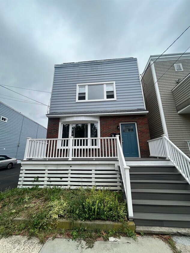 Foto principal - 80 E 24th St