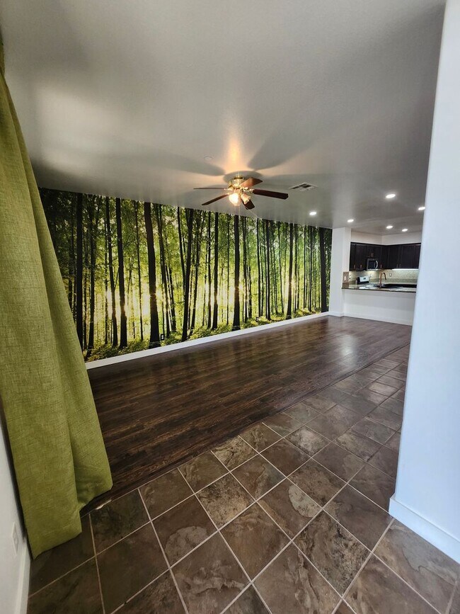 Foto del edificio - Beautiful two-story townhouse in Fontana G...