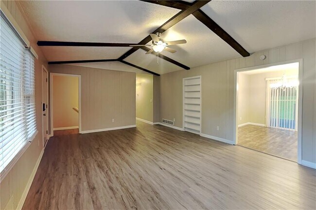 Foto del edificio - 6659 Kellogg Dr