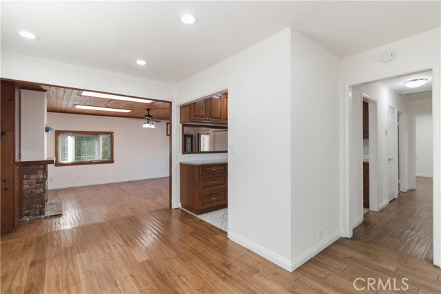 Foto del edificio - 6313 Bluebell Ave