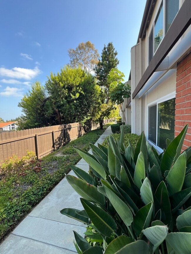Building Photo - 28604 Friarstone Ct