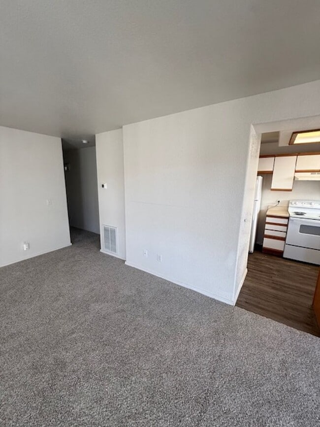 Building Photo - 3014 W Villard St