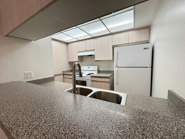 Building Photo - Woodman Oaks Apartments