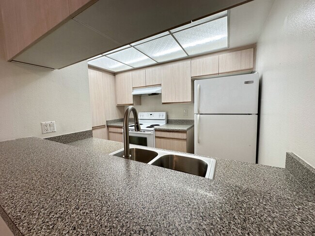 Foto del edificio - Woodman Oaks Apartments