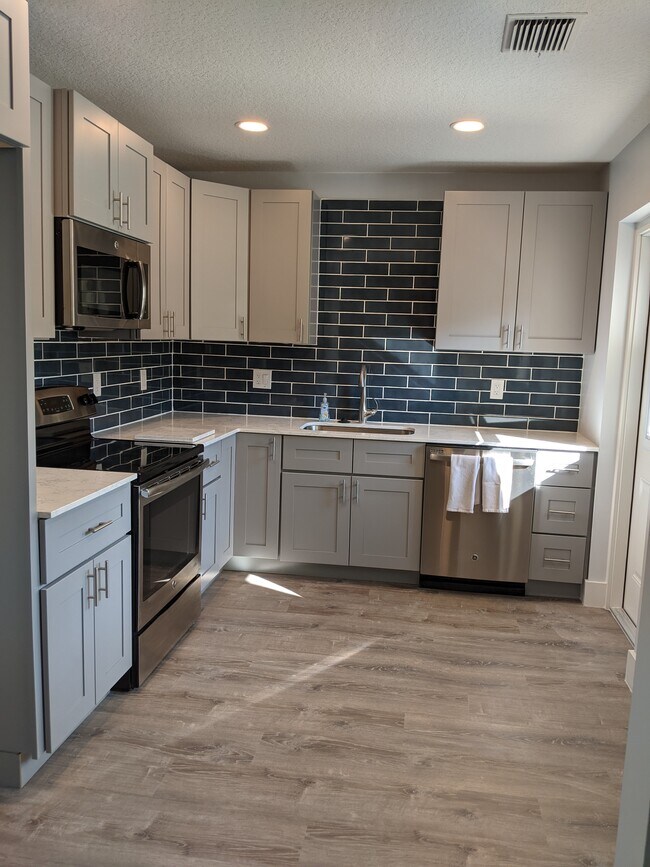 Foto del edificio - 1707 Consulate Pl