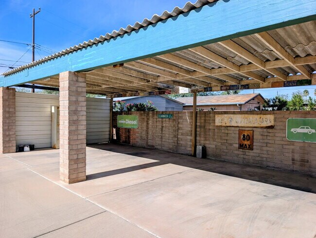 estacionamiento cubierto - 203 N Grande Ave