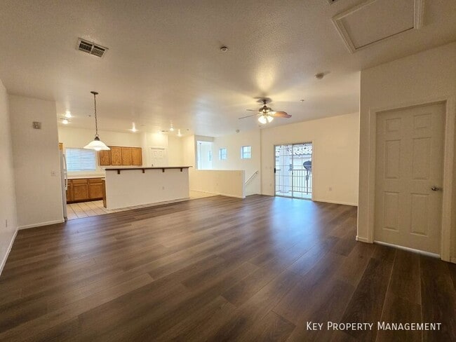 Building Photo - 5950 Barbosa Dr