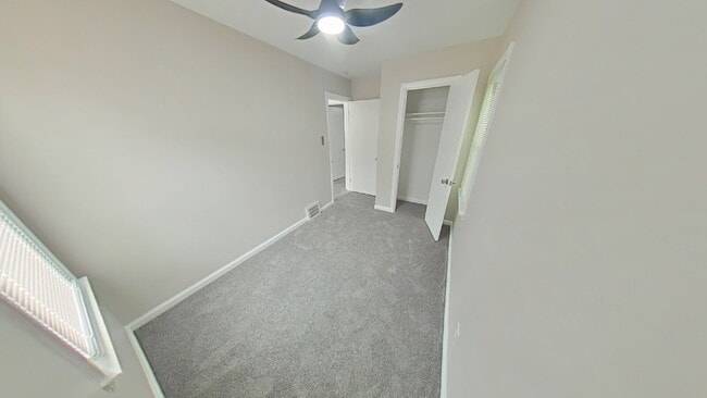 Building Photo - " 2-Bed Home with Gleaming Hardwood Floors...