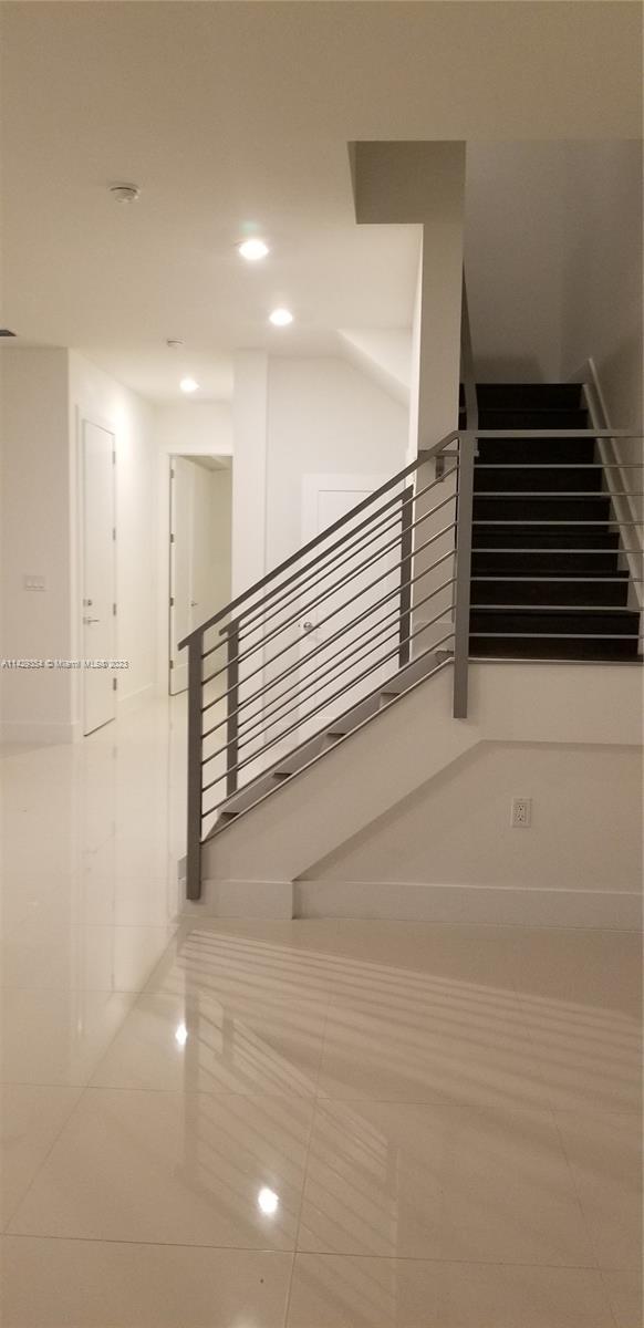 Building Photo - 10555 SW 118th Ave