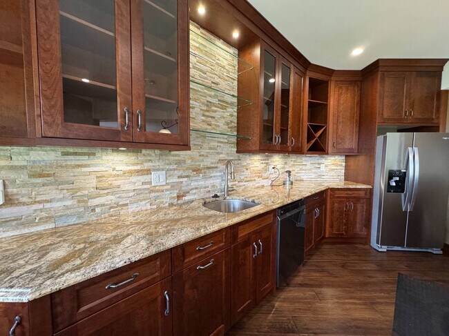 Building Photo - 20998 River Rd