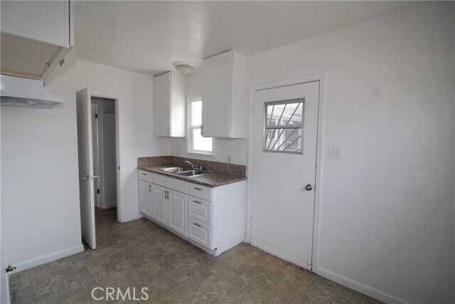 Building Photo - 4954 Tweedy Blvd