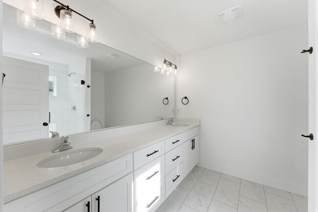 Building Photo - 138 E Chambord Ct