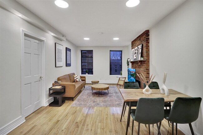 Foto del edificio - 179 E 102nd St