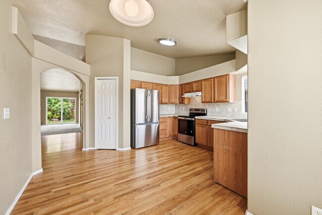 Foto del edificio - $2,645.95, 4 bed, 4 bath, located in Colorado Springs with a finished basement.