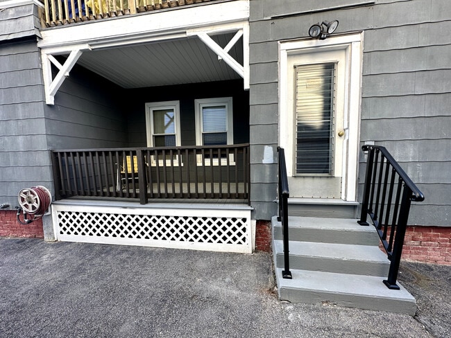 Building Photo - 569 Rimmon St