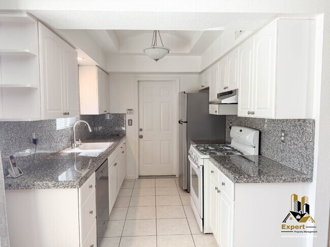 Foto del edificio - 5620 Greenacres Way