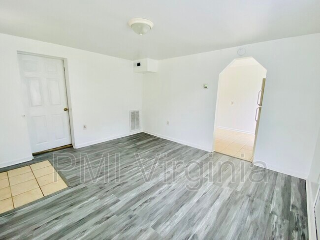 Building Photo - 1482 Old Virginia Beach Rd