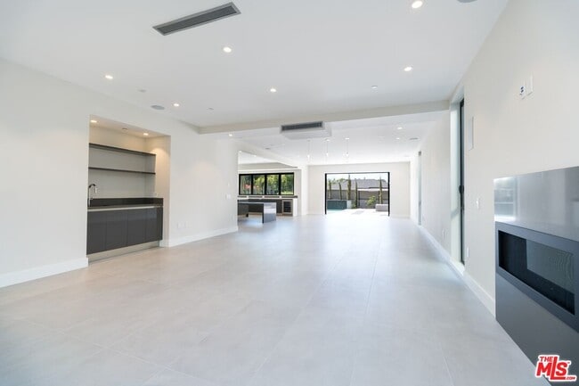 Building Photo - 159 S Bowling Green Way