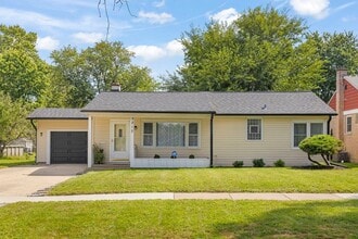 Building Photo - 9217 Lynwood Dr