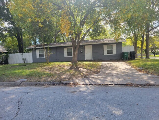 Foto del edificio - 5702 Westover St