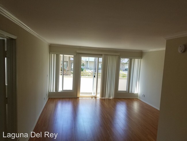 Building Photo - 6200 Vista Del Mar