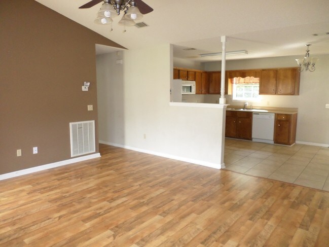 Building Photo - 906 Rice Ct