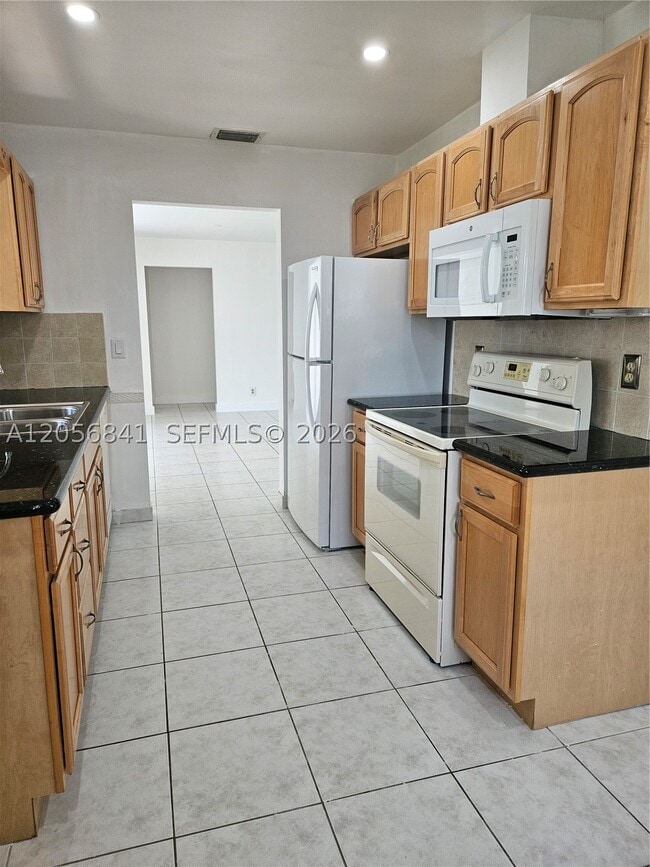 Building Photo - 1400 NW 90th Way