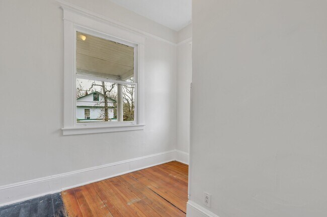 Second Bedroom -quant but light and airy - 1120 E 31st St