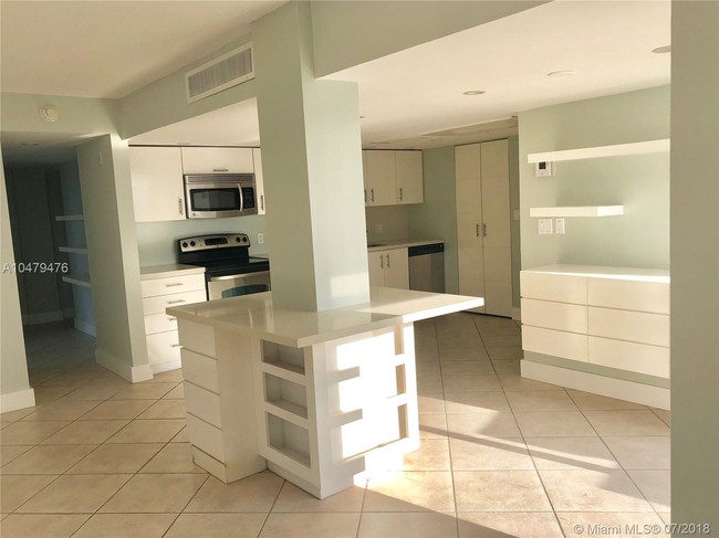 Foto del edificio - 1650 NE 115th St
