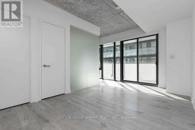 Photo du bâtiment - 161 Roehampton Ave