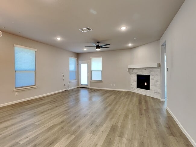 Building Photo - 545 Hazeltine Rd
